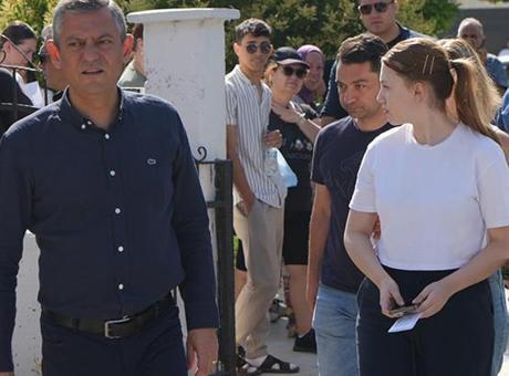 CHP Genel Başkanı Özel, YKS’ye giren Ferdi Zeyrek’in kızı Nehir’i bugün de yalnız bırakmadı