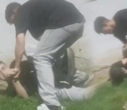 Çocuk parkında akran zorbalığı! Defalarca yüzünü yumrukladı