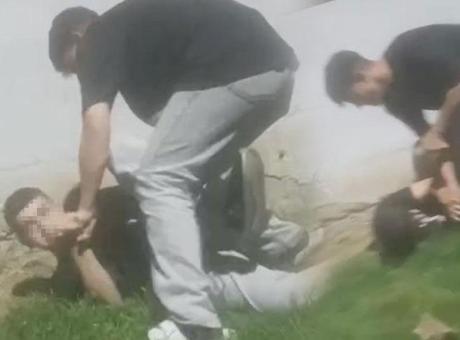 Çocuk parkında akran zorbalığı! Defalarca yüzünü yumrukladı