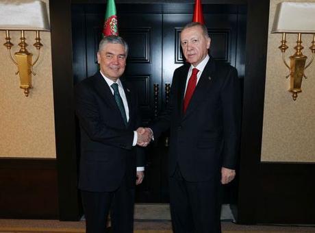 Cumhurbaşkanı Erdoğan, Türkmenistan Millî Lideri Berdimuhammedov ile görüştü