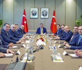 Cumhurbaşkanı Yardımcısı Cevdet Yılmaz, ATO ve TASD yönetimini kabul etti