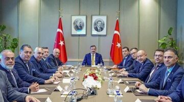 Cumhurbaşkanı Yardımcısı Cevdet Yılmaz, ATO ve TASD yönetimini kabul etti