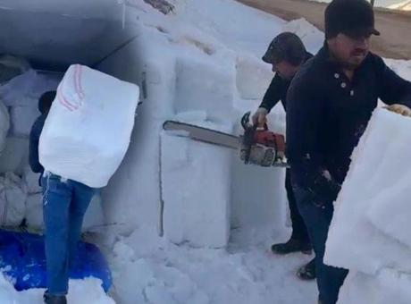 Dede mesleği deyip kolları sıvadı! 40 derecelik sıcakta kar satıyor: Bardağı 100 lira