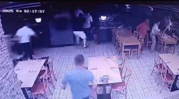 Deprem anı güvenlik kamerasında