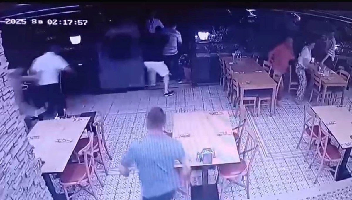 Deprem anı güvenlik kamerasında