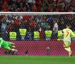 Dev finalde Galatasaraylı Morata penaltı kaçırdı, Portekiz şampiyon oldu