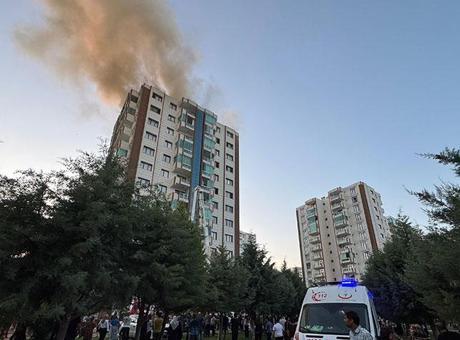 Diyarbakır’da 13 katlı binada yangın! 3’ü çocuk 4 kişi hayatını kaybetti