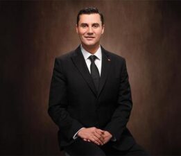 Elektrik akımına kapılan Manisa Büyükşehir Belediye Başkanı Ferdi Zeyrek, hastaneye kaldırıldı