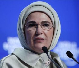 Emine Erdoğan’dan karne alacak öğrenciler için tebrik paylaşımı