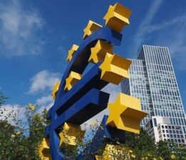 Euro Bölgesi ilk çeyrekte büyüme gösterdi