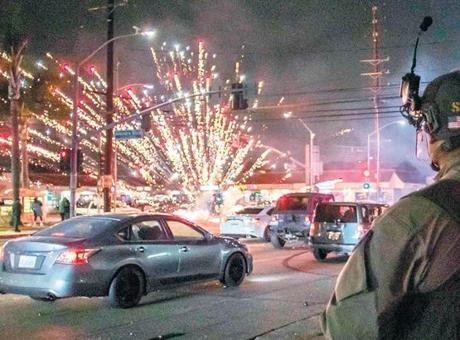 Göçmenlere gözaltı protesto getirdi