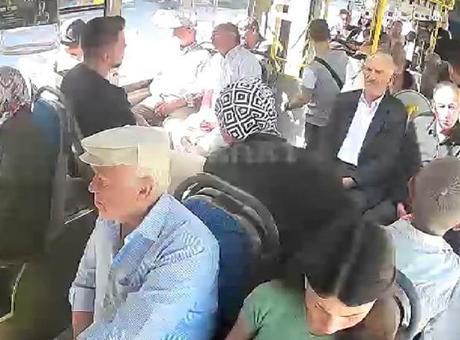 Güzergahı değil, vicdanı takip etti! Şoför, otobüste bayılan yolcuyu hastaneye yetiştirdi