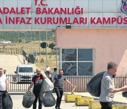 Halay eşliğinde tahliye