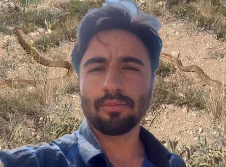Hayvanlarını otlatırken dehşete düştü! ‘Bu büyüklükteki yılanla pek sık karşılaşmıyoruz’
