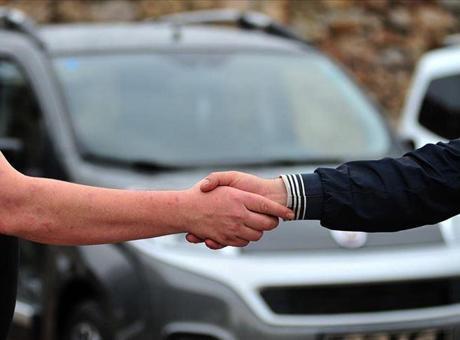 İkinci el oto satışındaki 6 ay-6 bin km kuralı ve ilan kısıtlamasının süresi uzatıldı