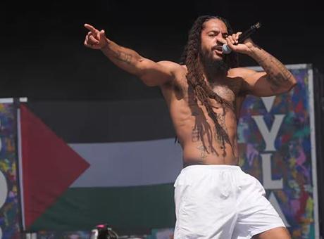 İngiliz punk rap grubu Bob Vylan’ın ABD’ye girişinin engellenebileceği iddia edildi!