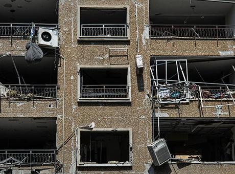 İran’dan atılan füzeler Tel Aviv, Ramat Gan ve Rishon Lezion’da hasara yol açtı