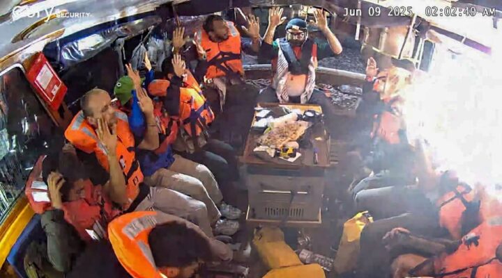 İsrail’den Madleen’e müdahale: Askerler gemiye çıktı