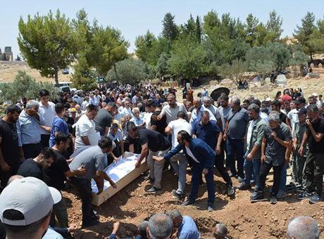 İzmir’de ölen 3 kardeş, Mardin’de yan yana toprağa verildi
