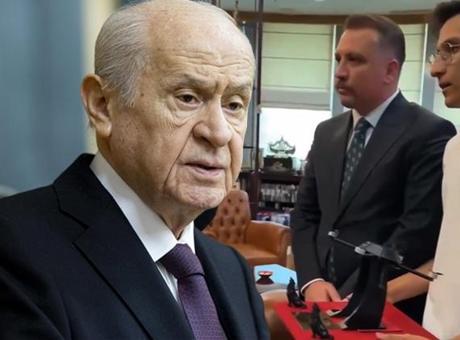 KAAN Teknoloji Kulübü’nün geliştirdiği İHA prototipi, MHP lideri Bahçeli’ye takdim edildi