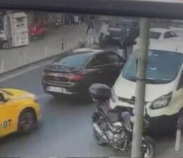 Kağıthane’de feci kaza! Fren yerine gaza bastı: 4 araca çarptı