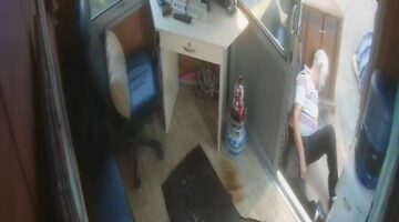 Kalp krizi geçiren arkadaşına müdahale ederken kalp krizi geçirdi