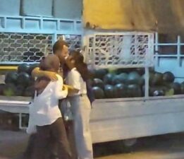 Karpuz tezgahındaki ‘Babalar Günü’ sürprizi gündem oldu! ‘Zaten küçük birkaç hediye almıştık’