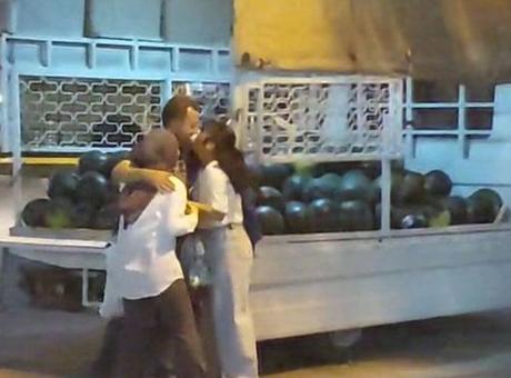 Karpuz tezgahındaki ‘Babalar Günü’ sürprizi gündem oldu! ‘Zaten küçük birkaç hediye almıştık’