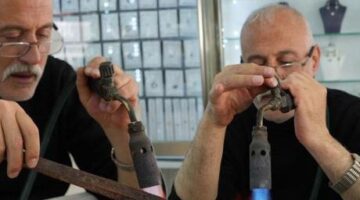 Kentte sadece bu işi yapan o kaldı! 961 derecede eriyen sır
