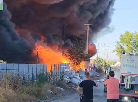 Kentte yangın büyüyor! Dumanlar ve alevler her yeri sardı