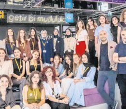 Kız öğrencilere güç veren destek