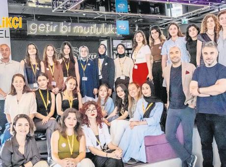 Kız öğrencilere güç veren destek