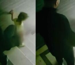 Kızına tekme atarak merdivenlerden yuvarlayan cani baba adliyede