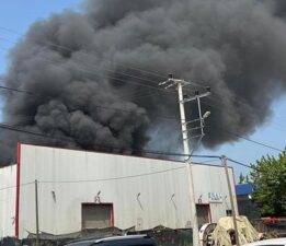 Kocaeli’de boya fabrikası alev topuna döndü! Ekipler sevk edildi