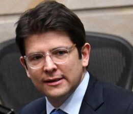 Kolombiya’da silahlı saldırıda ağır yaralanan Senatör Uribe’nin durumu kritik