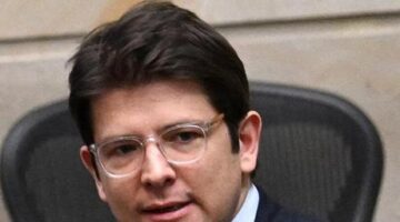 Kolombiya’da silahlı saldırıda ağır yaralanan Senatör Uribe’nin durumu kritik