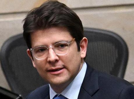 Kolombiya’da silahlı saldırıda ağır yaralanan Senatör Uribe’nin durumu kritik