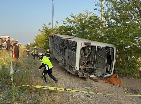 Konya’da devrilen yolcu otobüsündeki 1 kişi öldü, 26 kişi yaralandı