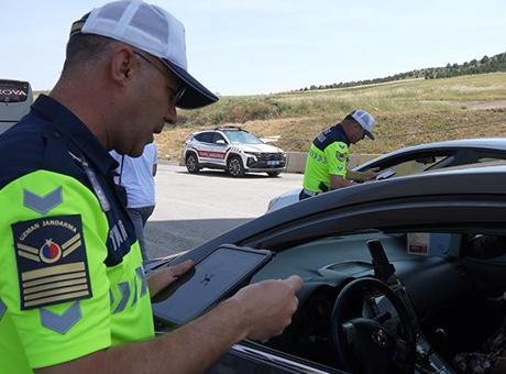 Kurban Bayramı trafiği başladı: 43 ilin geçiş noktasında radar ve dronlu tedbir