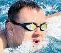 Manş Denizi’ni yüzerek geçen ilk otizmli Türk sporcu! Tebrikler Tuna