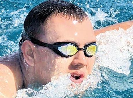 Manş Denizi’ni yüzerek geçen ilk otizmli Türk sporcu! Tebrikler Tuna