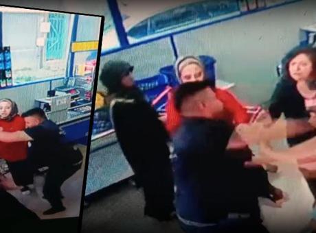 Markette sıra kavgası! 3 kişiyi darbetti: O anlar anbean kaydedildi