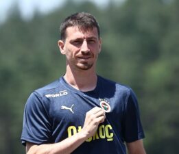 Mert Hakan Yandaş takımdan ayrılmayı düşünmüyor