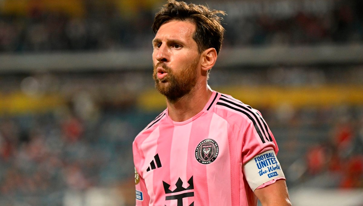 Messi beraberlikle başladı: Son dakika şutu direkten döndü