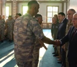 Milli Savunma Bakanı Güler, Mehmetçikle bayramlaştı