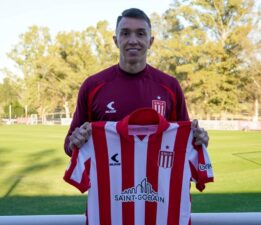 Muslera resmi imzayı attı: İşte ilk fotoğraflar