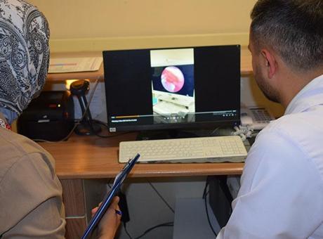 Nefes borusuna şeker ambalajı kaçtı! 10 aylık bebek ölümden döndü