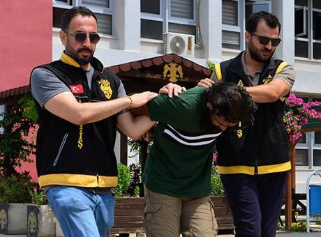 Otoyol kenarında 2 genci dövdü: ‘Dayak yemiş halde buldum’ dedi