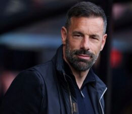 Ruud van Nistelrooy gönderildi