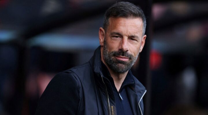 Ruud van Nistelrooy gönderildi
